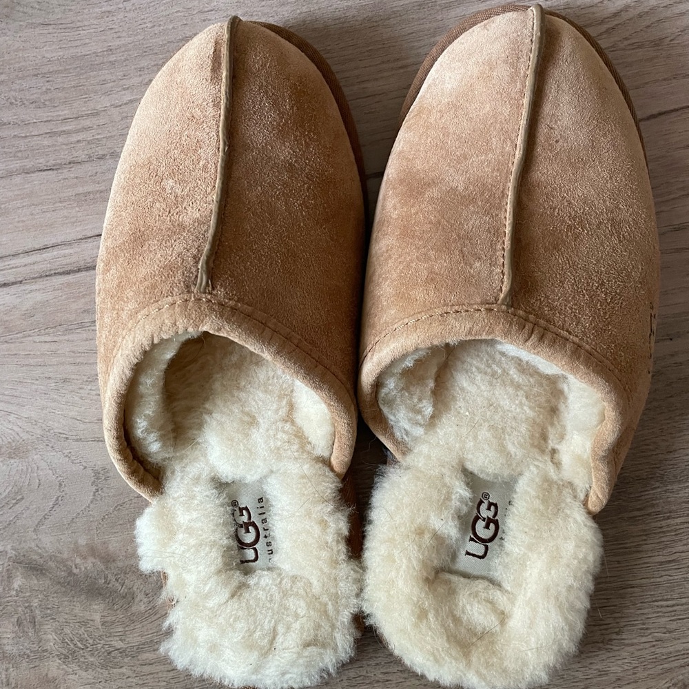 NWOT uggs house slippers!